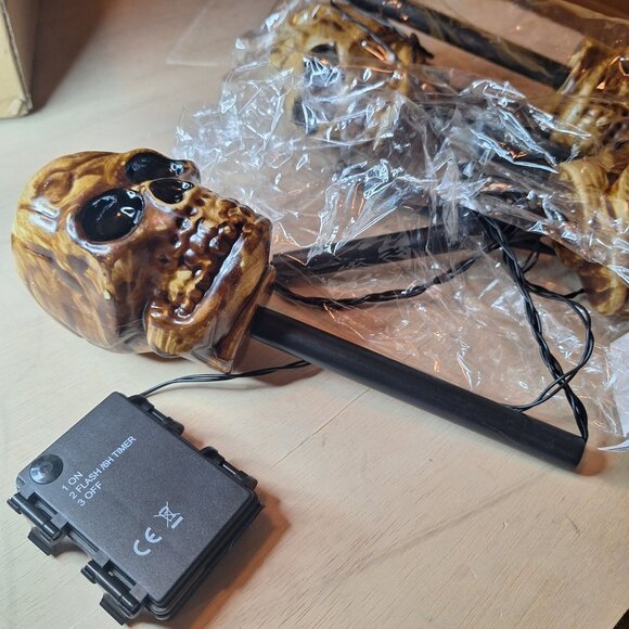 Halloween Skull Lights Battery Operated Outdoor Spooky Yard Stake Flashing Path - Picture 6 of 6